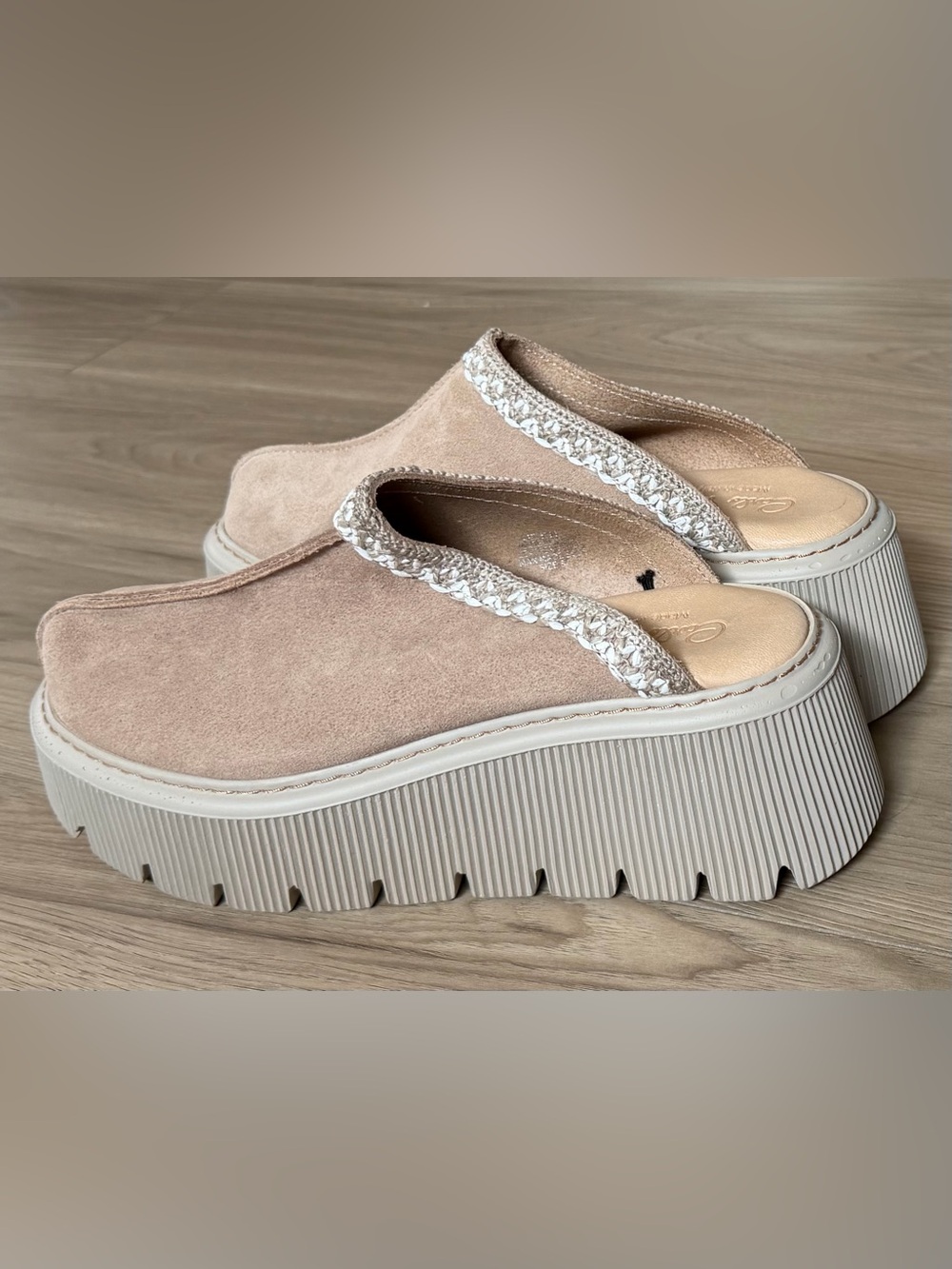 NEW CARLO PERA Suede Chunky Platform Clog Mules Woman Sz 8 39 Beige Slip On